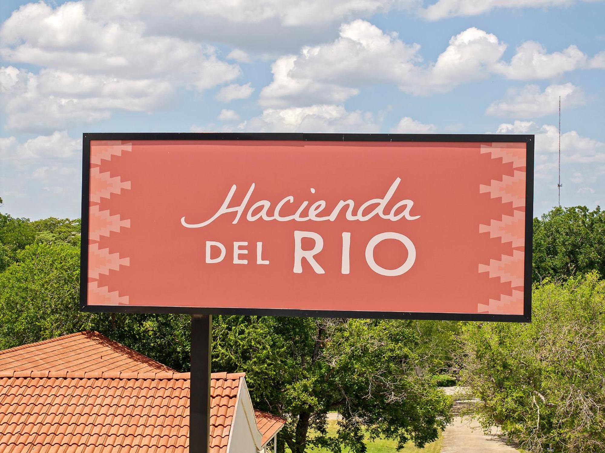 Hotel Hacienda Del Rio 3*